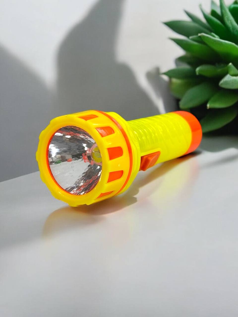 Ліхтарик на батарейках м.989