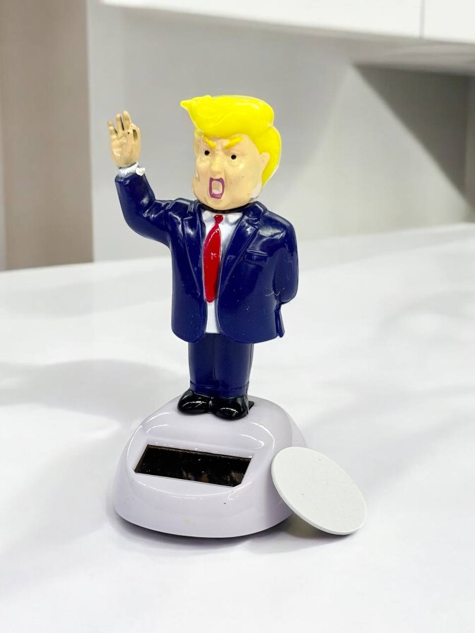 Іграшка-рухома Donald Trump (пластик) м.XH-10